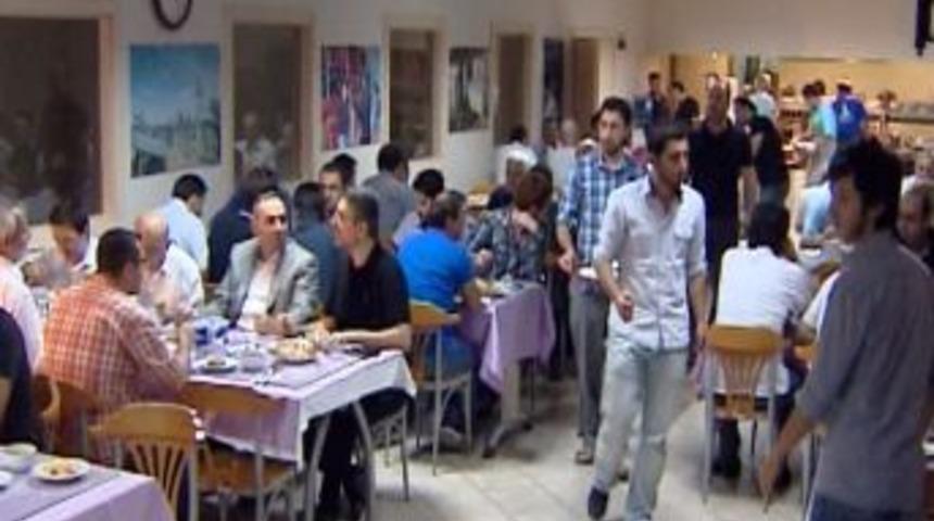 Deniz Feneri Derneği'nden Iftar Yemeği