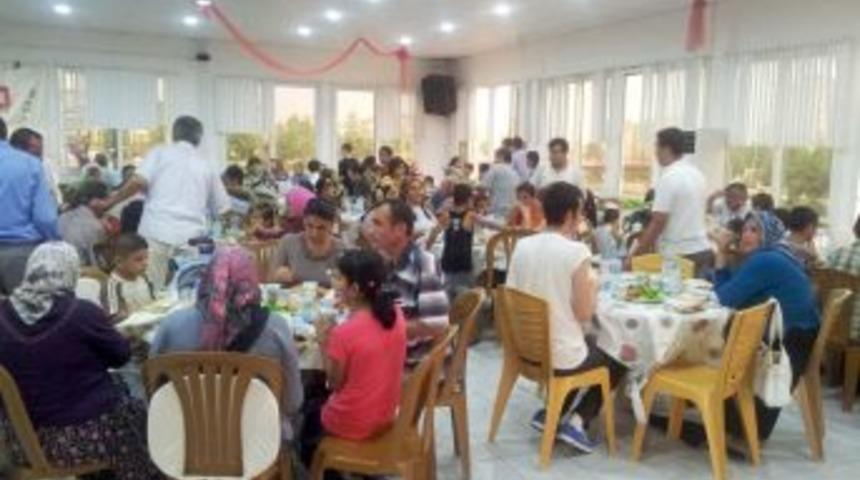 Kimse Yok Mu Derneği Kadirli’de 500 Kişiye Iftar Verdi