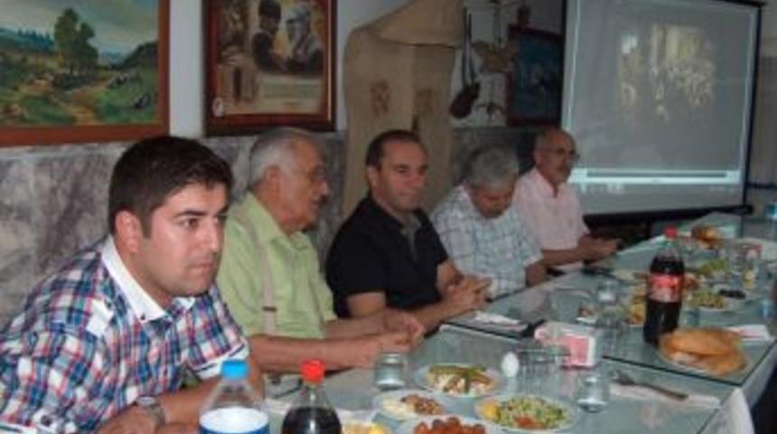 Muhtarlardan işadamlarına iftar jesti
