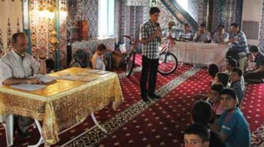 Kasapoğlu Camii&rsquo;nde bilgi yarışması