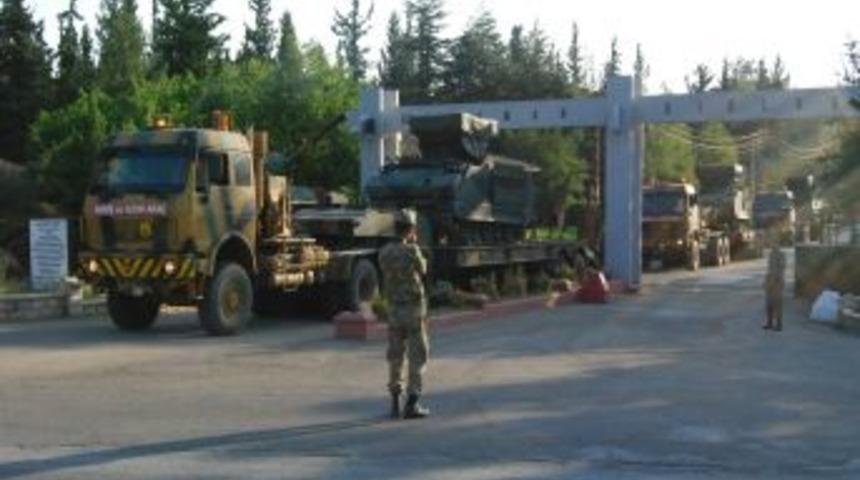 Suriye Sınırına Askeri Ara&ccedil; Sevkiyatı S&uuml;r&uuml;yor