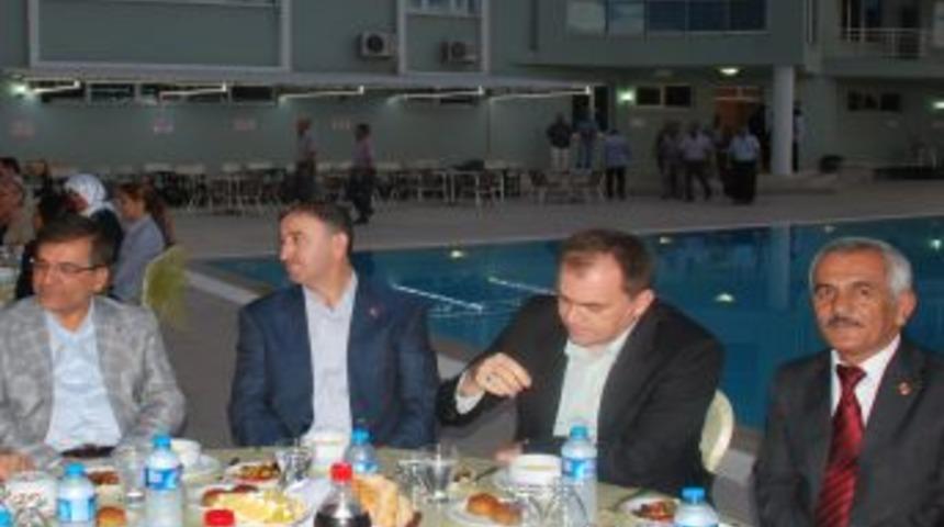 AK Parti, Iftarda Buluştu