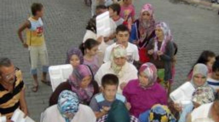 Kadık&ouml;y&rsquo;de Bodur, İftar Yemeği D&uuml;zenledi