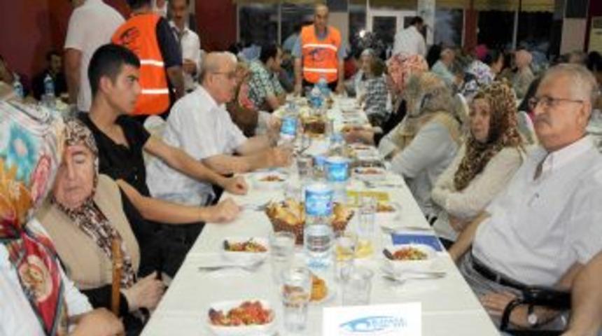 Kimse Yok Mu Derneği'nin Iftar Sofrası Samsun'a Ulaştı