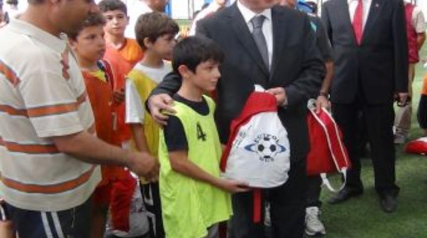 &lsquo;Haydi Mahalle Ma&ccedil;ına&rsquo; Projesi Kapsamında 510 &Ccedil;ocuğa Spor Malzemesi Dağıtıldı