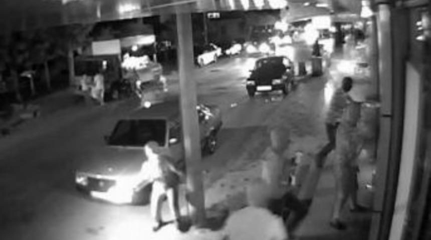 Cezaevinden &Ccedil;ıktılar Iş Yeri Ve Ara&ccedil; Kundaklayıp Bomba Attılar