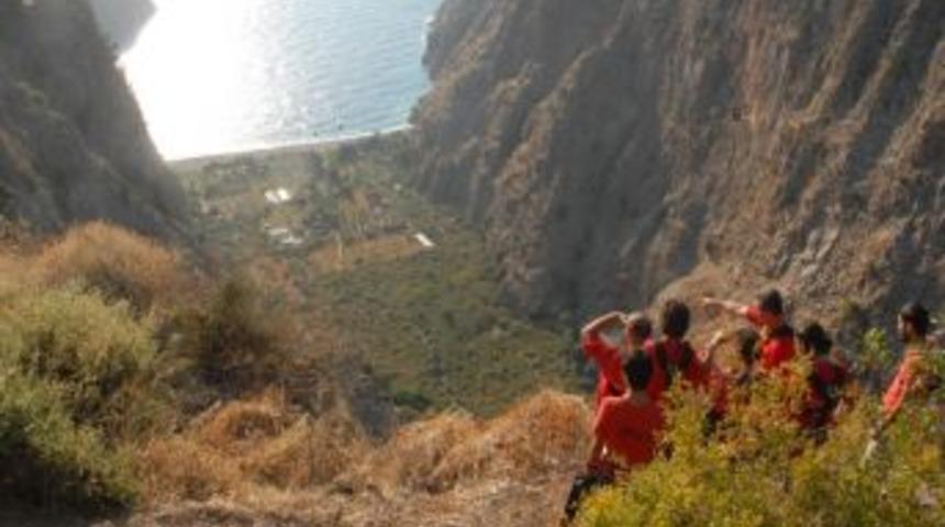 Kayalıklarda Mahsur Kalan Kafadar &Uuml;niversitelileri Akut Kurtardı