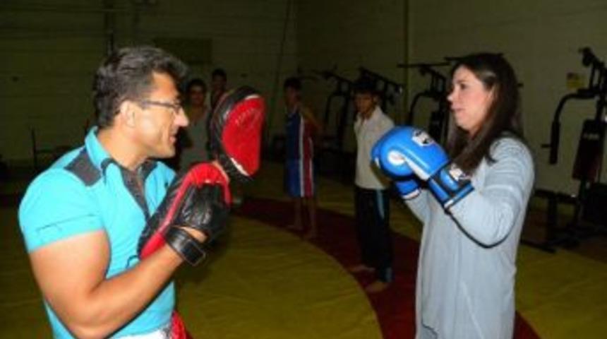 Kayserili Kadın Milletvekili Boks Eldiveni Giydi