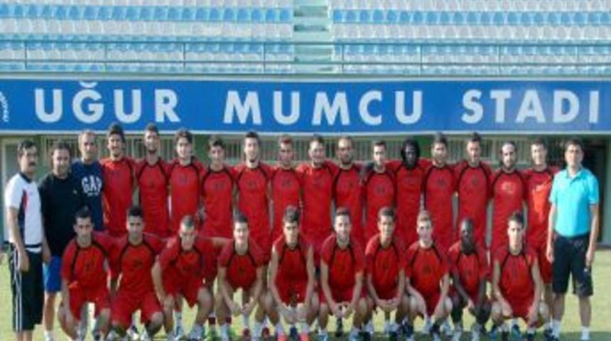 Muratpaşa Belediyespor Futbol Takımı &Ccedil;alışmalara Başladı