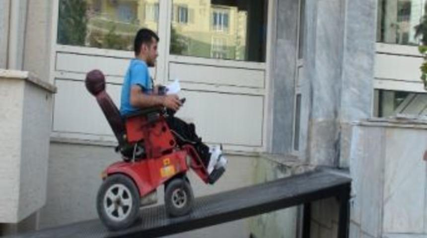 Silvan Belediye Binasına Engelli Rampası