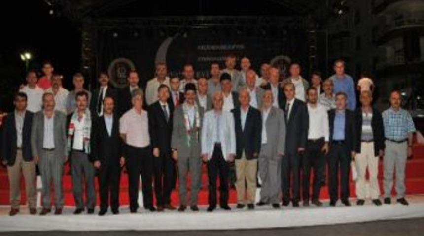 Ke&ccedil;i&ouml;ren'de Filistin Ve Kırım Buluşması