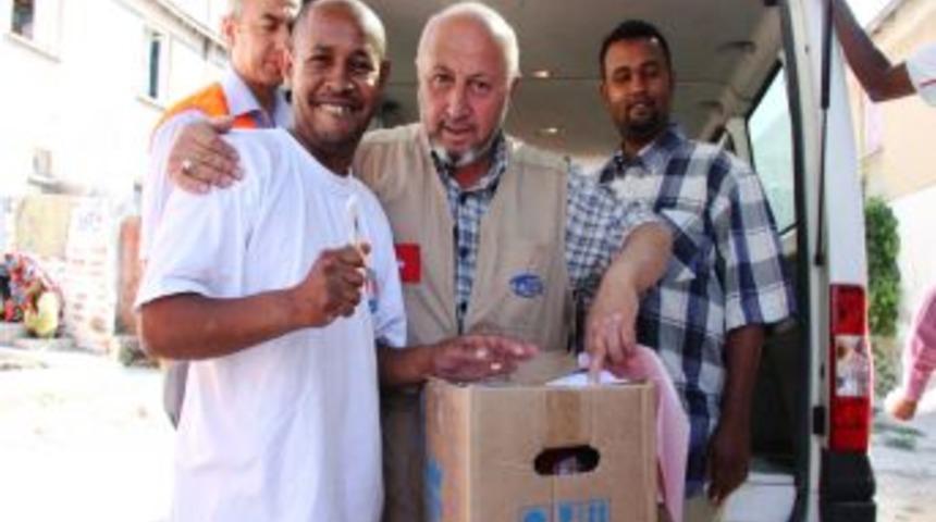 Kimse Yok Mu Derneği Somalili G&ouml;&ccedil;menlere Yardım Etti