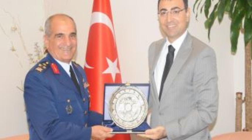 Diyarbakır'a Atanan Korgeneral Bilgin, Vali Toprak'ı Ziyaret Etti