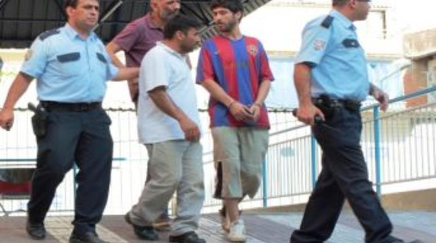 Uyuşturucu Hapla Yakalanan &Uuml;&ccedil; Kişi Tutuklandı