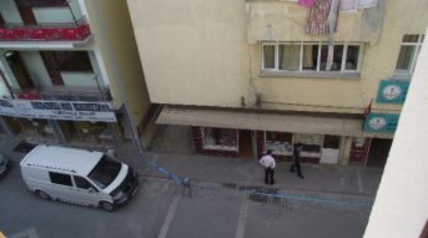 Kulu&rsquo;da &Ccedil;atıdan D&uuml;şen Par&ccedil;alar Tedirgin Ediyor