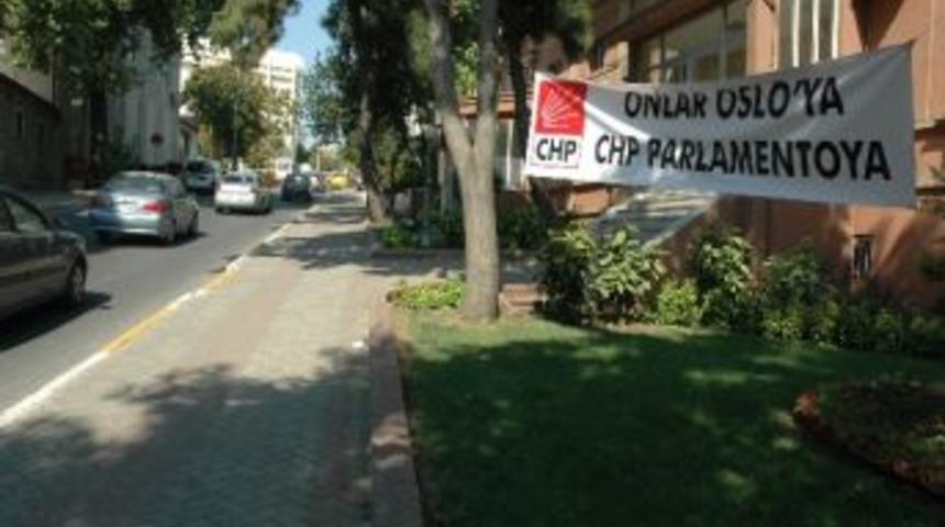 Chp&rsquo;den Ak Partiye Afişli G&ouml;nderme
