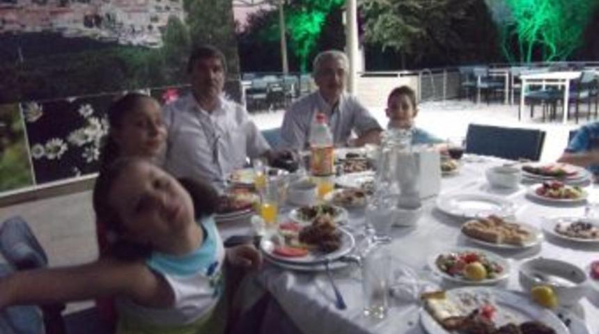 Kuran Kursu Öğrencilerine İftar Yemeği