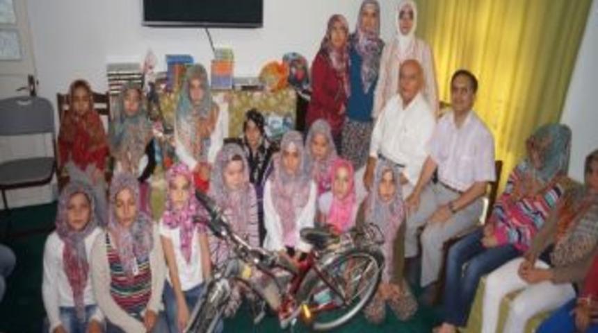 Kur'an Kursunu Başarıyla Tamamlayan &Ouml;ğrencilere Hediye