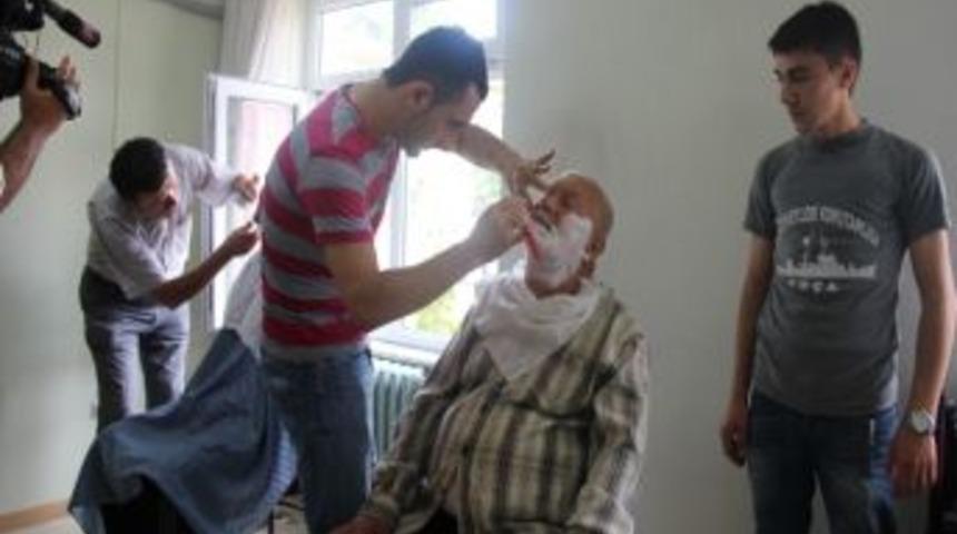 Esnaf Ve Sanatkarlar Odası Huzurevi Sakinlerini Traş Ettirdi