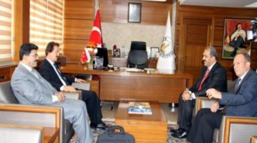 Rekt&ouml;r Kocacık, Doğan &Uuml;rg&uuml;p&rsquo;&uuml; Ziyaret Etti