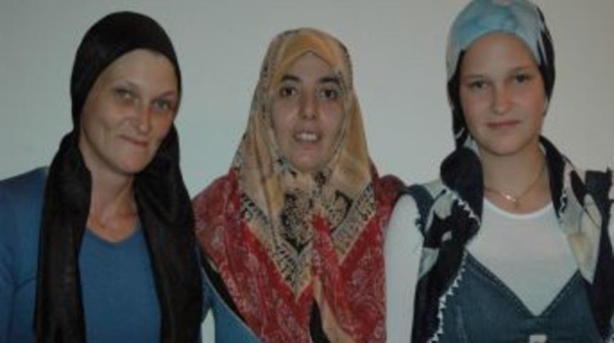 5 Yıl &Ouml;nce M&uuml;sl&uuml;man Olan Alman Anne Kız: İlk Iftarı Unutamıyoruz