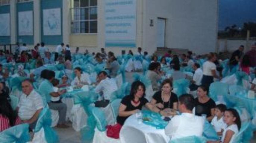 &Ouml;zel &Ouml;demiş D&uuml;nya Koleji İftar Yemeğinde Buluştu