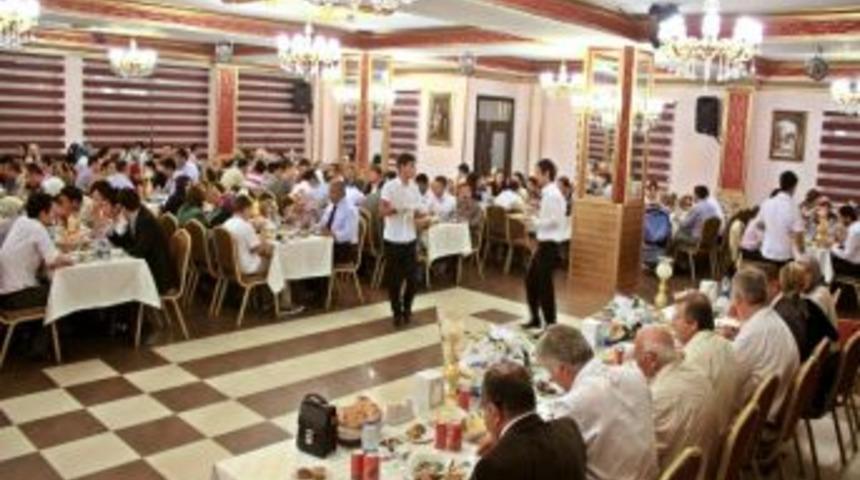 Bayburt Üniversitesi Personeli İftar Yemeğinde Buluştu