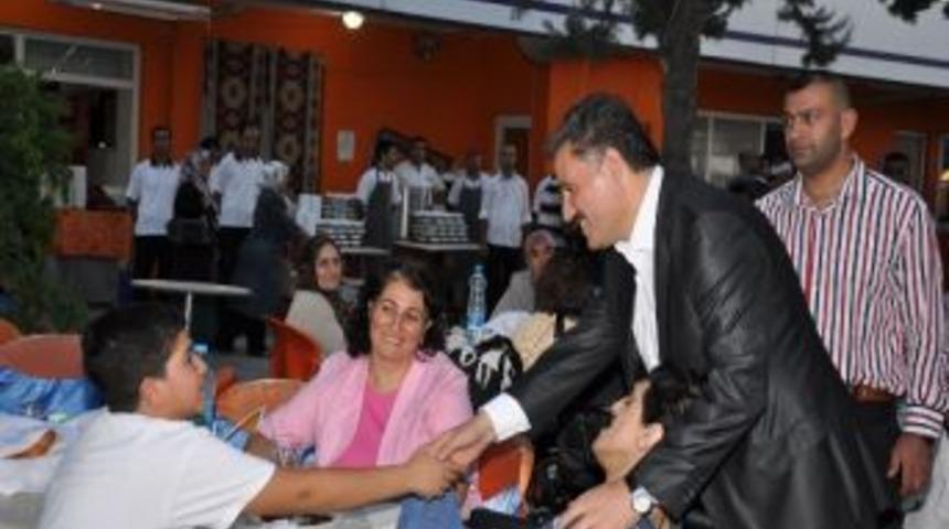 Başkan &Ccedil;akır, Engellilerle İftarda Bir Araya Geldi