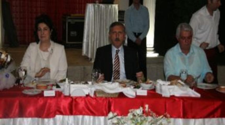 Edirne Valisi S&ouml;zer&rsquo;e Veda Yemeği