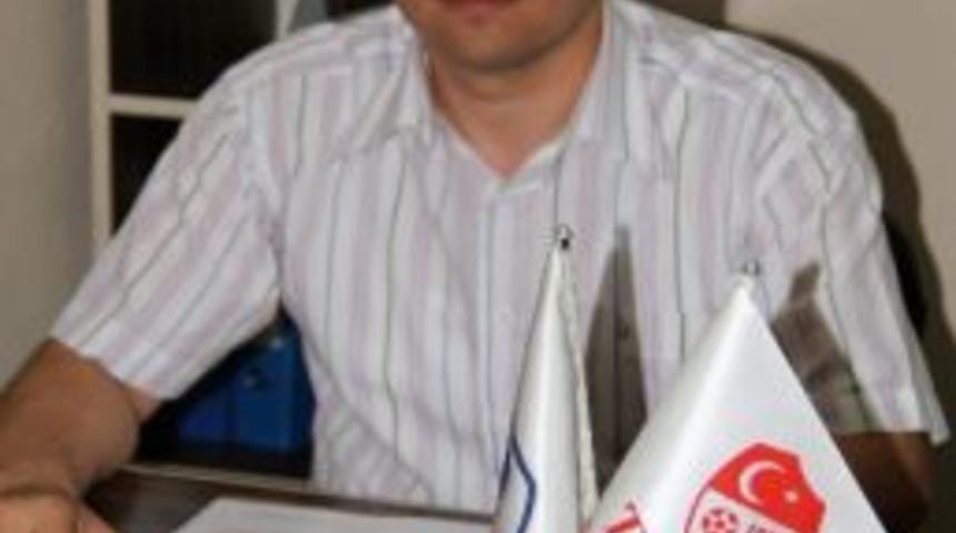 Futbolcuyu Döven Hakemde Futbolcu Çıktı