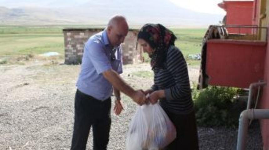 Polisten Gıda Yardımı