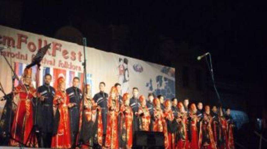 Sırbistan'da T&uuml;rk Ekibine Sevgi &Ccedil;emberi