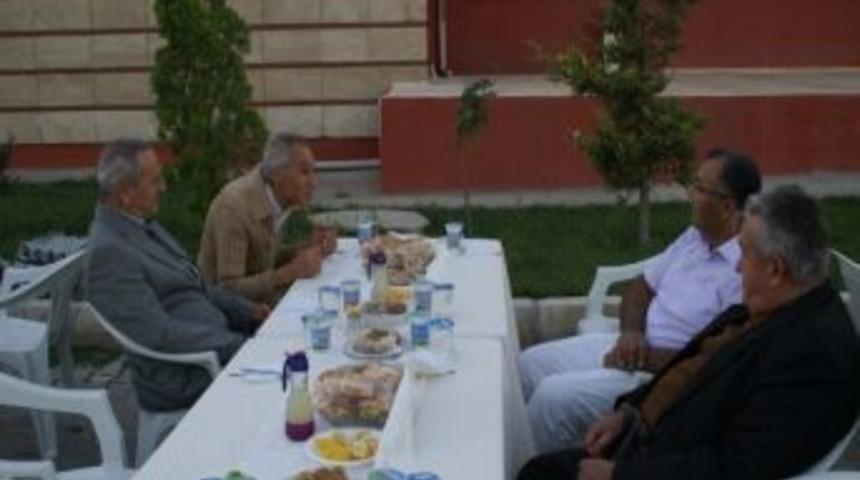 Sevgi Evleri'nde İftar