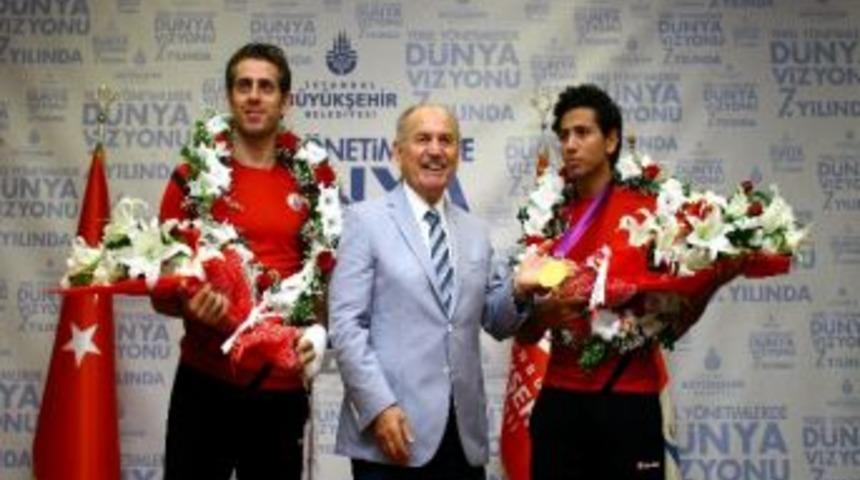 Kadir Topbaş'dan Olimpiyat Şampiyonuna Daire