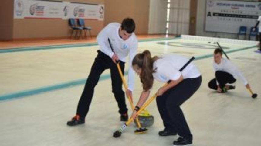 T&uuml;rk Ve Rus Curling&ccedil;ilerden İkili Kamp