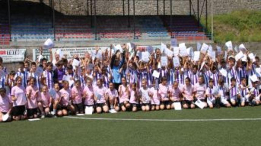 Yaz Futbol Okulu Sertifikaları T&ouml;renle Verildi