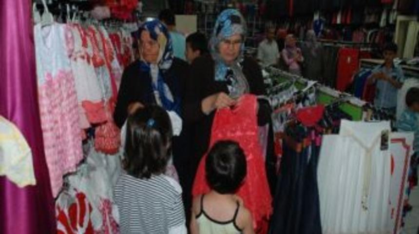 Karatay&rsquo;da Bayram &Ouml;ncesi 200 &Ccedil;ocuk Giydirildi