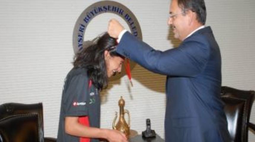 Gamze Bulut, &Ouml;zhaseki'yi Ziyaret Etti