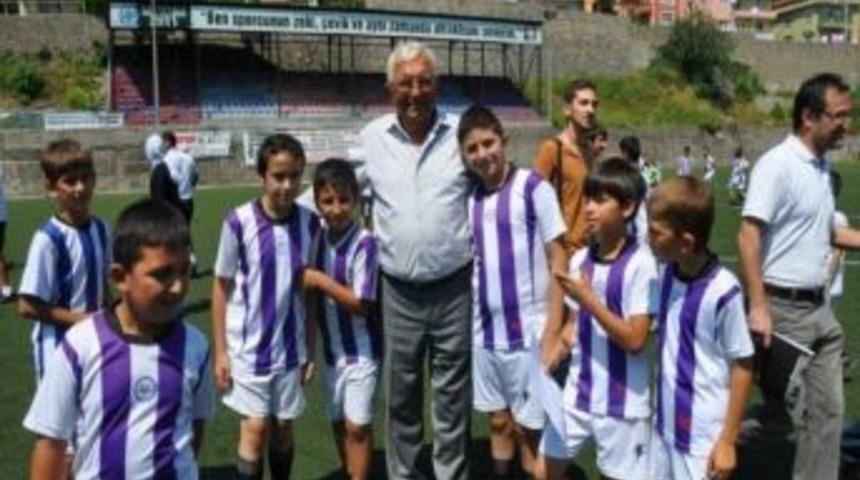 Ereğli&rsquo;de Yaz Futbol Okulu Sertifika T&ouml;reni D&uuml;zenlendi