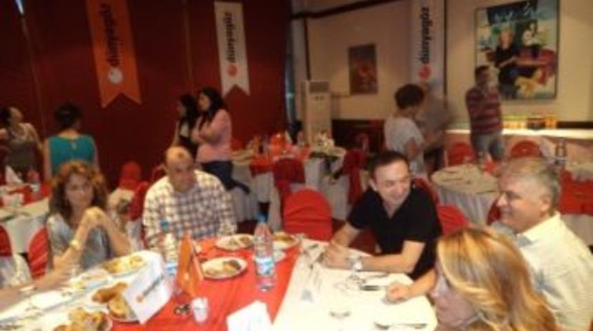 D&uuml;nyag&ouml;z &Ccedil;alışanları İftarda Buluştu