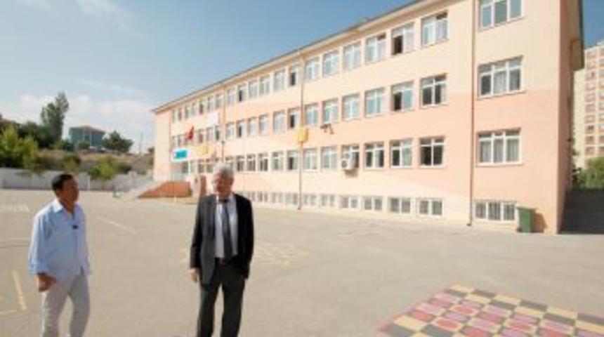 Başkan Tanık Okul Onarım &Ccedil;alışmalarını Denetledi