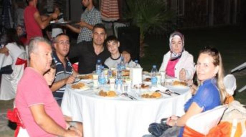 Başkan &Ouml;zel, Personelini İftar Yemeğinde Ağırladı