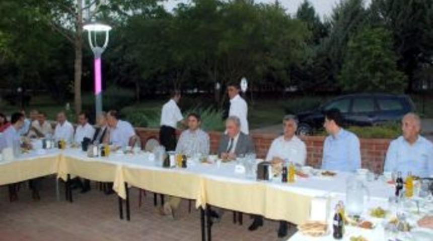 Atso&rsquo;dan Vali Sodan&rsquo;a Veda Yemeği