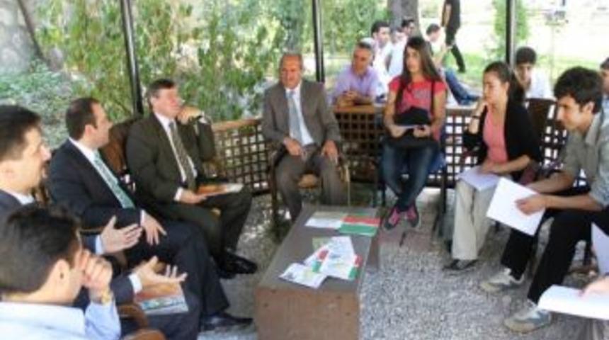 B&uuml;y&uuml;kel&ccedil;i Hovari&rsquo;den Milli Eğitim M&uuml;d&uuml;rl&uuml;ğ&uuml;&rsquo;ne Ziyaret