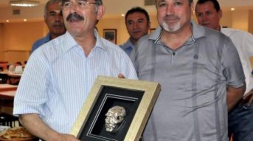 Eskişehir B&uuml;y&uuml;kşehir Belediyesi Amat&ouml;r Spor Kul&uuml;plerine İftar Verdi