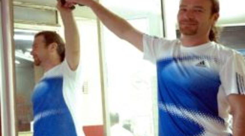 Bu Pasajdan Kıyafetini D&uuml;zeltmeden Ge&ccedil;ilmiyor