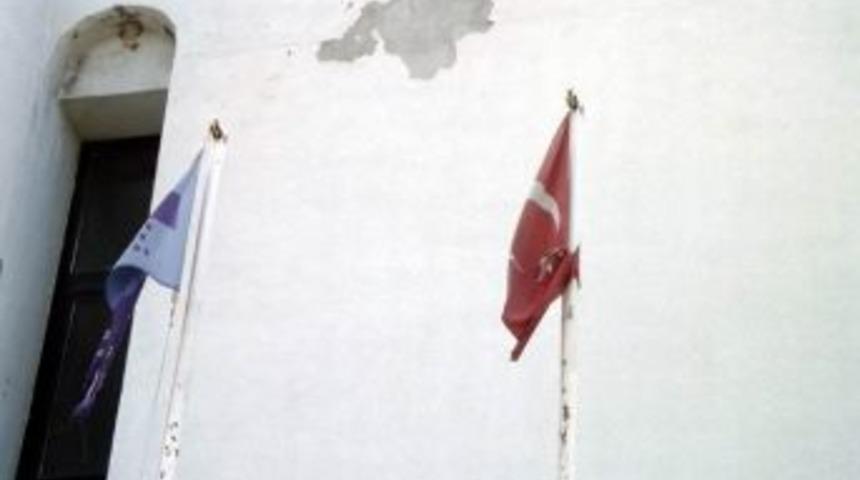 Ayvalık&rsquo;ta T&uuml;rk Bayrağının G&ouml;zyaşları