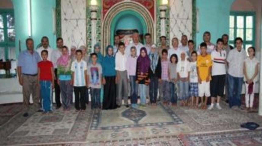 Selendi'de Yaz Kur'an Kursu Yarışmasında Ter Döken Öğrenciler, Birinci Olabilmek İçin Kıyasıya Yarıştı