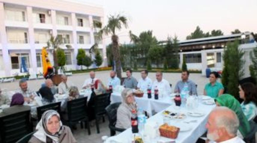 Konusu da Lezzeti de Muhteşem İftar