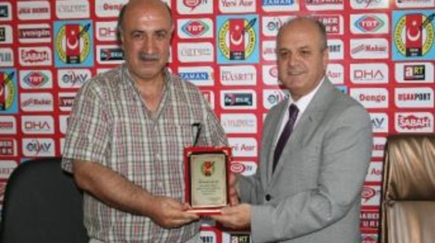 Vali &Ccedil;akacak Gazeteciler Cemiyetini Veda Ziyaretinde Bulundu